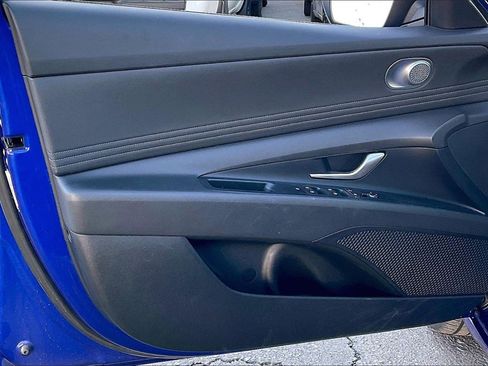 Used 2025 Hyundai Elantra SEL image 21