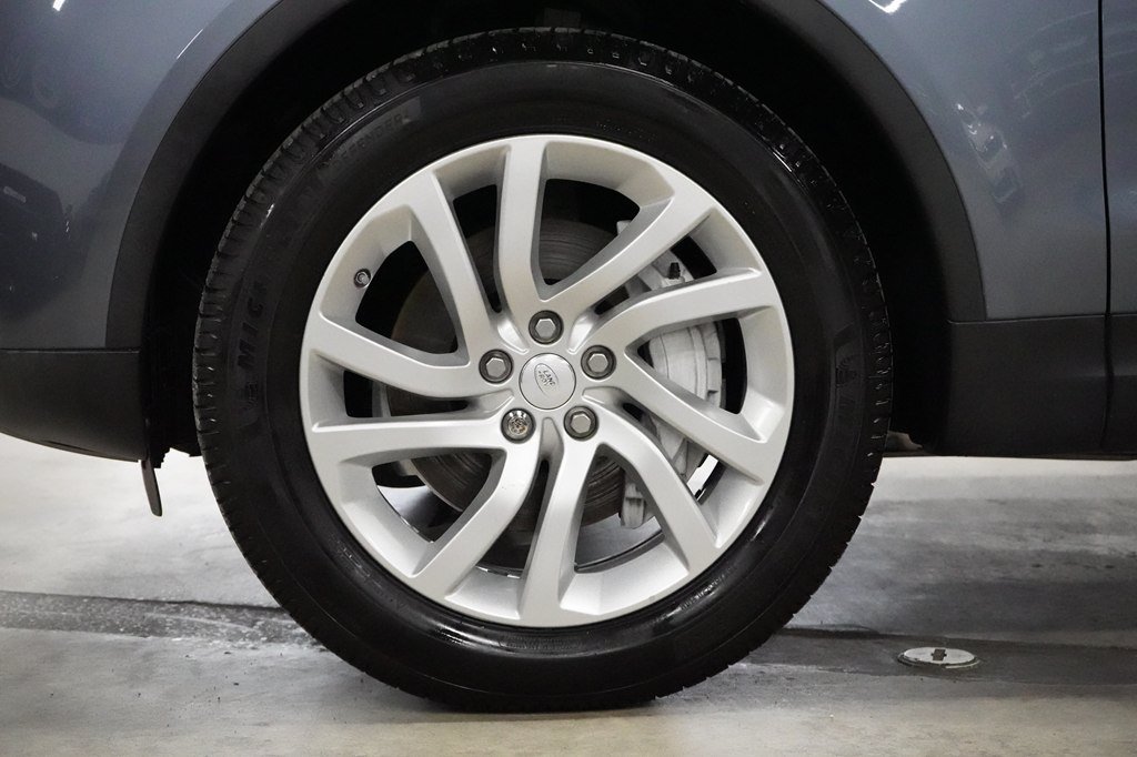 Used 2018 Land Rover Discovery HSE AWD/4WD image 36