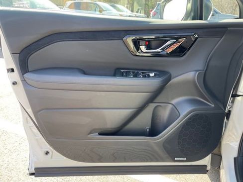 Certified 2025 Subaru Forester Limited w/ Protection Package AWD/4WD image 17