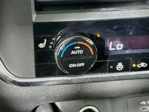 Used 2023 Nissan Rogue SV w/ SV Premium B Package FWD image 21