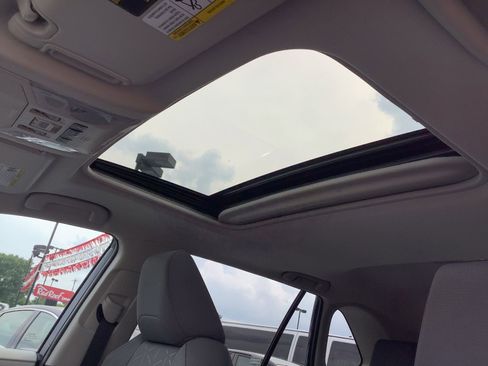 Used 2021 Toyota RAV4 XLE w/ Convenience Package image 20