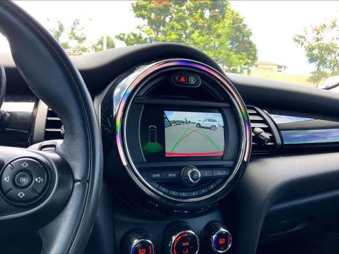 Used 2020 MINI Cooper 2-Door Hardtop FWD image 21