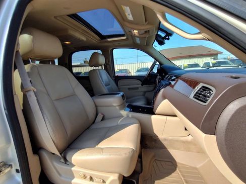 Used 2011 GMC Yukon Denali image 48