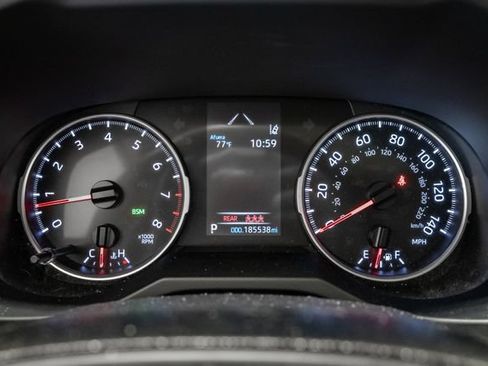Used 2020 Toyota RAV4 XLE w/ Convenience Package FWD image 14