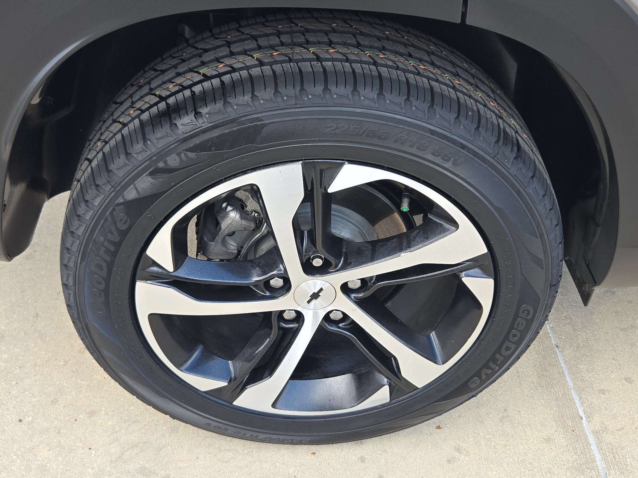Used 2024 Chevrolet Trax RS FWD image 31