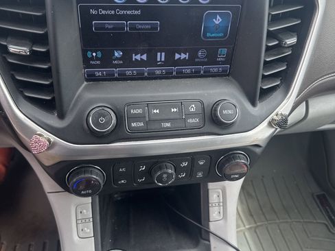 Used 2018 GMC Acadia SLT FWD image 8