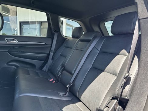Used 2019 Jeep Grand Cherokee Laredo AWD/4WD image 22