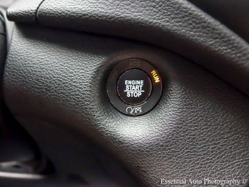 Used 2021 Jeep Cherokee Trailhawk AWD/4WD image 19