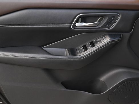 Used 2021 Nissan Rogue SL w/ Premium Package image 12