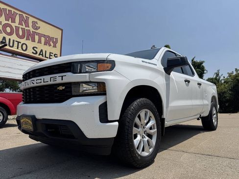 Used 2020 Chevrolet Silverado 1500 Custom w/ Custom Value Package AWD/4WD image 1