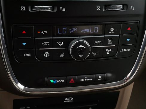 Used 2015 Chrysler Town & Country Touring-L w/ Driver Convenience Group FWD image 23