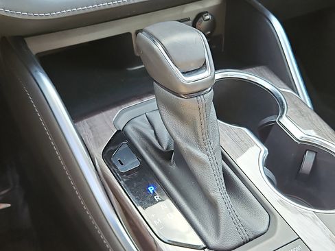 Used 2021 Toyota Highlander Limited image 14