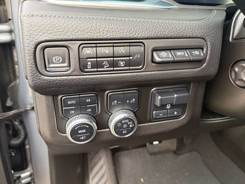Used 2022 GMC Yukon Denali w/ Denali Premium Package AWD/4WD image 19