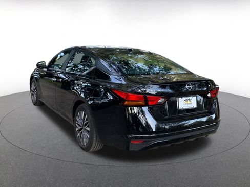 Used 2025 Nissan Altima 2.5 SV image 5