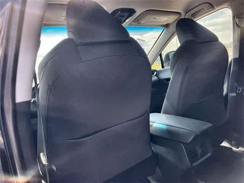 Used 2021 Toyota Venza LE w/ Carpet Mat Package (TMS) image 13