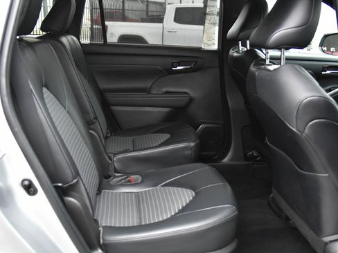 Used 2022 Toyota Highlander XSE image 44