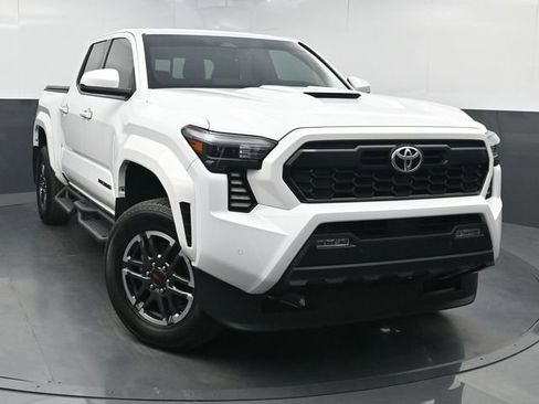 Used 2025 Toyota Tacoma TRD Sport w/ TRD Sport Upgrade Package AWD/4WD image 1