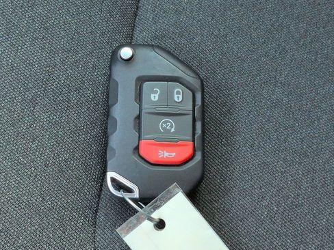 Used 2024 Jeep Wrangler Unlimited Rubicon w/ Technology Group AWD/4WD image 28