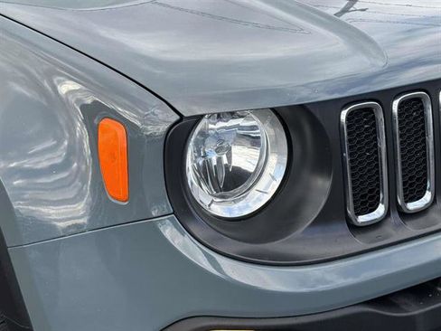 Used 2018 Jeep Renegade Latitude image 7