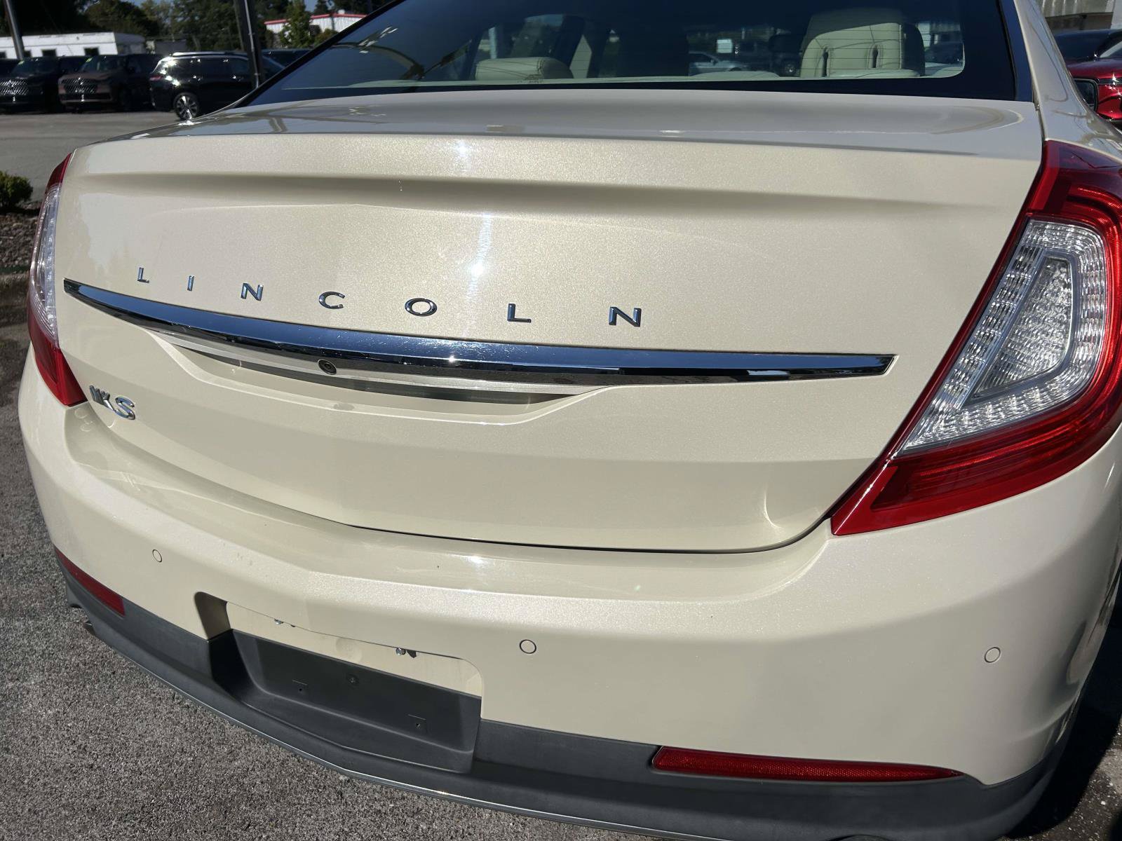 Used 2016 Lincoln MKS w/ Equipment Group 101A FWD image 4