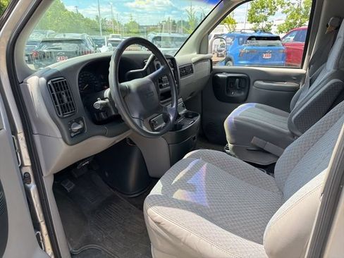 Used 1998 GMC Savana 1500 Passenger w/ Marketing Option Pkg 4 RWD image 10