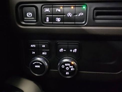 Used 2022 GMC Yukon SLT w/ SLT Premium Package image 36