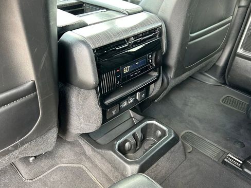 Used 2024 Jeep Wagoneer Series III AWD/4WD image 68