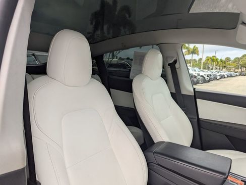 Used 2022 Tesla Model Y Performance image 11