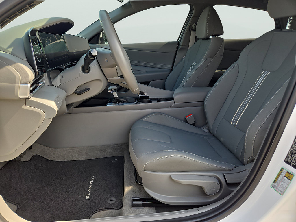 Certified 2025 Hyundai Elantra SEL FWD image 14