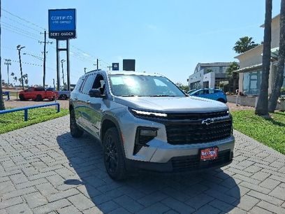 Used 2025 Chevrolet Traverse LT w/ Midnight/Sport Edition