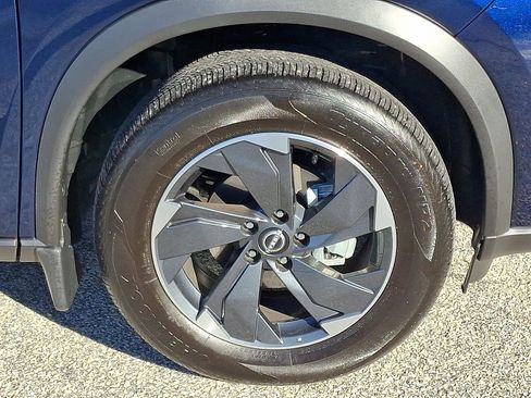 Used 2024 Nissan Rogue SV image 8