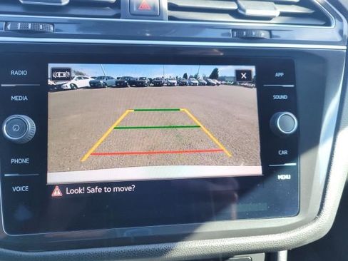 Used 2024 Volkswagen Tiguan SE R-Line w/ MDO Package, Three-Row image 25