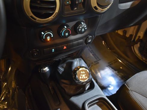 Used 2018 Jeep Wrangler Unlimited Sport S image 38