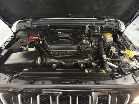 Used 2022 Jeep Wrangler Unlimited Sahara w/ Cold Weather Group image 35