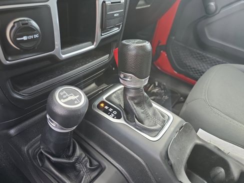 Used 2018 Jeep Wrangler Unlimited Sport image 19