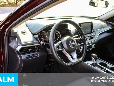 Used 2025 Nissan Altima 2.5 SV FWD image 31