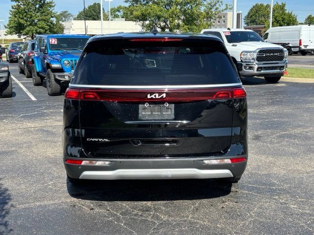 Used 2024 Kia Carnival EX FWD image 10