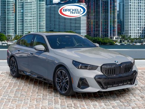 Used 2025 BMW 530i w/ M Sport Package image 3