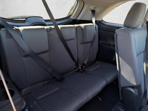 Used 2019 Toyota Highlander LE FWD image 24