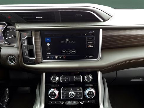 Used 2021 GMC Yukon Denali w/ Denali Premium Package image 23