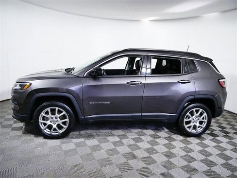 Used 2022 Jeep Compass Latitude image 6