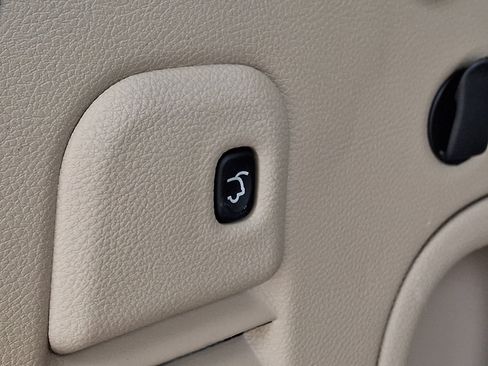 Used 2021 Jeep Grand Cherokee Limited image 31