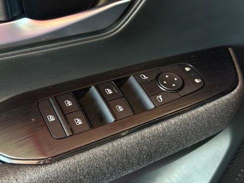 Certified 2025 Nissan Kicks SV FWD image 19