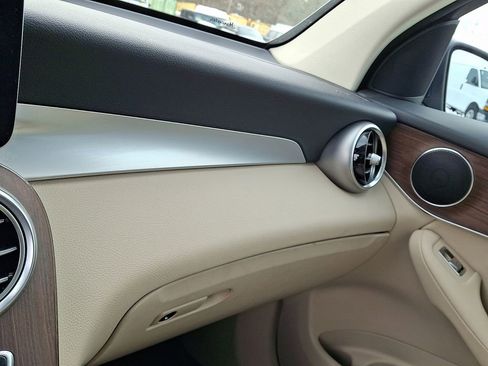 Used 2022 Mercedes-Benz GLC 300 4MATIC image 27
