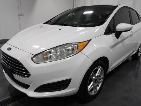 Used 2019 Ford Fiesta SE FWD image 3
