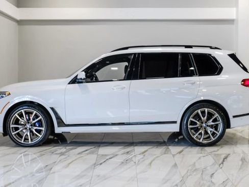 Used 2021 BMW X7 M50i w/ Dynamic Handling Package AWD/4WD image 17