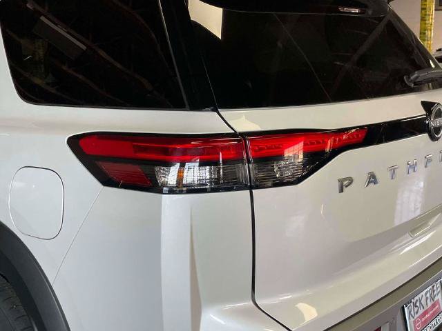 Certified 2025 Nissan Pathfinder SL AWD/4WD image 11