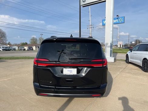 New 2026 Chrysler Pacifica Select w/ S Appearance Package FWD image 6