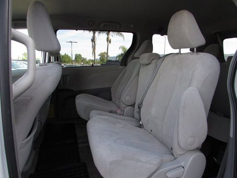 Used 2013 Toyota Sienna LE FWD image 12