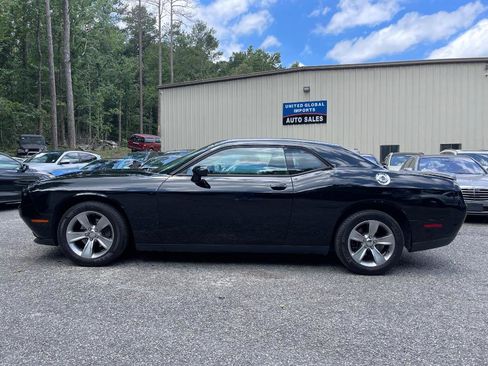Used 2018 Dodge Challenger SXT image 8